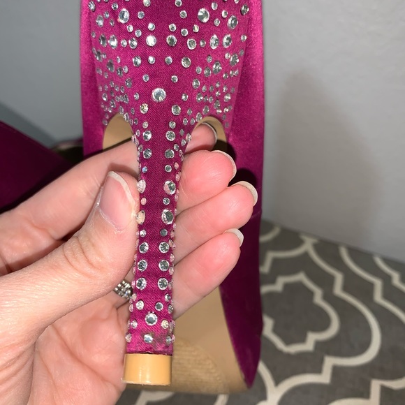 Isenboye Pink satin jeweled high heel shoes - Picture 8 of 8